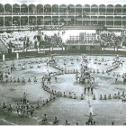 Una de las muchas exhibiciones gimnásticas en la Plaza de Toros a cargo del Colegio Lourdes, a principios del siglo XX.-J. M. O.