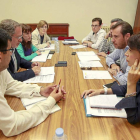 Reunión de concejales electos del PSOE y Toma La Palabra-J. M. Lostau