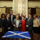 Diputados nacionalistas y de grupos minoritarios en el acto de apoyo al referendo de Escocia, este jueves en el Congreso, en Madrid.-Foto: JUAN MANUEL PRATS