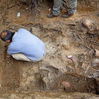 Labores de excavación en la fosa del Carmen.-MIGUEL ÁNGEL SANTOS