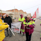 Concentración de trabajadores en la puerta de los talleres de Renfe para reivindicar que la Sociedad Valladolid Alta Velocidad apruebe el traslado a las nuevas instalaciones el pasado 15 de febrero-ICAL