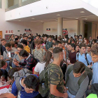 El vestíbulo de la UEMC se llenó de estudiantes en la jornada de puertas abiertas.-EM