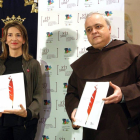 La consejera de Cultura y Turismo, Alicia García junto al vicario general de la Orden de los Carmelitas Descalzos, Padre Emilio José Martínez-Ical