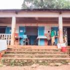 Entrada del área de pacientes en el hospital de Zemio.-INGA MEYER / MSF