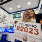 La administración de lotería de Vallsur de Valladolid vende un quinto premio en la Lotería de Navidad 2023. -PHOTOGENIC