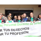 Concentración de las juntas de personal docente de centros no universitarios de Valladolid contra las reválidas en 3º y 6º de Primaria frente a la Dirección Provincial de Educación.-ICAL