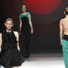 Desfile de la diseñadora burgalesa Amaya Arzuaga en la pasarela Mercedes Fashion Week Madrid.-ICAL