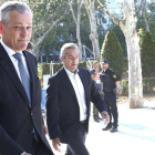 El exCEO del BBVA Angel Cano y Ricardo Gomez Barredo (derecha), antes de declarar en la Audiencia Nacional por el ’caso Villarejo’.-DAVID CASTRO