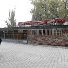 Fachada del restaurante bar 'Los Álamos', junto a la playa de las Moreras de Valladolid.-Montse Álvarez