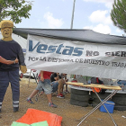 Imagen de archivo del campamento que los trabajadores de Vestas levantaron como protesta en Villadangos.-ICAL