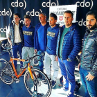 Pujol (2º i) y Castañeda (4º i), durante la presentación.-E.M.