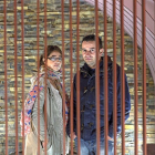 Anna Sánchez y Miguel Chaparro, en la ‘cueva’ donde los participantes comienzan el reto.-M. Á. Santos