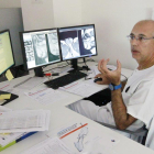 Gabriel Carlos Fernández, jefe de Servicio en Hospital Universitario Río Hortega, en las instalaciones del departamento de Radiología.-J.M.LOSTAU