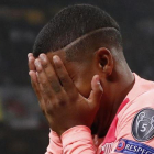 Malcom se emociona tras marcar su primer gol con el Barça.-EL PERIÓDICO