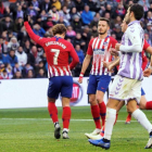 Griezmann celebra uno de sus goles en Valladolid.-EFE