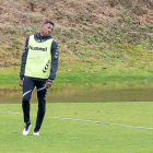 El extremo colombiano Johan Mojica se lamenta durante el entrenamiento.-Miguel Ángel Santos