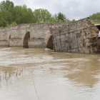 Tramo de puente sobre el río esla caido como consecuencia del temporal de lluvia-ICAL
