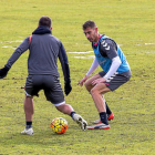 Samuel defiende a Diego Rubio, ayer en los Anexos.-Miguel Ángel Santos