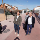 El concejal de Movilidad y Espacio Urbano, Luis Vélez, visita las obras ejecutadas en Puente Duero. - AYUNTAMIENTO DE VALLADOLID