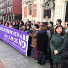 Concentración de repulsa por el crimen celebrada ayer en Valladolid.-EL