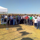 Una parte del equipo de Agroaguilar en una reciente jornada de campo para comprobar resultados de nuevas semillas de girasol.-E.M.