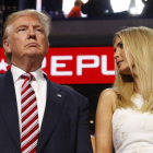 Donald Trump junto a su hija Ivanka.-REUTERS / AARON P. BERNSTEIN