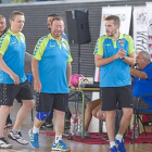 Nacho González y su equipo técnico, durante el encuentro de pretemporada ante el Gijón.-Pablo Requejo