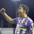 Jaime Mata celebra uno de los 19 goles que ha anotado en la Liga.-J.M. LOSTAU