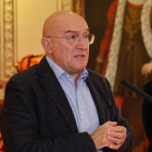 Jesús Julio Carnero en el salón de recepciones del Ayuntamiento.-E. M.