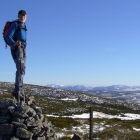 Un montañero posa en las altas cotas de la Sierra de Villafranca.-N.S.