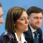 La consejera de Familia, Milagros Marcos, el gerente de Servicios Sociales, Jesús Fuertes (I), y el presidente de la Comisión de Familia de la FRMyP, Francisco Vázquez-Ical