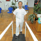 José Ramón Saiz en el servicio de Fisioterapia del centro de salud Parquesol de Valladolid.-ROBERTO FERNÁNDEZ / PHOTOGENIC