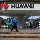 Logo de Huawei en Shanghái.-EL PERIÓDICO