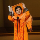 Malala Yousafzai recoge un galardón por su labor, el pasado 11 de noviembre en Nueva York.-Foto: AP / BRAD BARKET