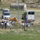 Un grupo de caballistas, en la romería celebrada en el prado municipal.-I.P