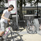 Una de las peticiones versa sobre la implantación de un nuevo sistema público de alquiler de bicicletas. J.M. LOSTAU
