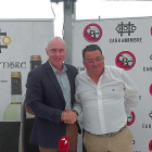 Mike Hansen junto a Óscar Mendiluce.-EM