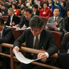 Los delegados de la Asamblea Nacional Popular china participan en la apertura anual de la institución, este domingo en Pekín.-EFE / ROMAN PILIPEY
