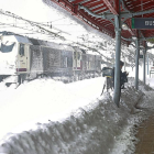 Estación de tren de Busdongo, en León, afectada por el temporal de nieve.-ICAL