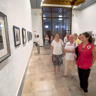 Visita de Cruz Roja a la exposición ‘Instantes decisivos de la fotografía. Colección Julián Castilla’, en el Museo de la Pasión.-J.C. CASTILLO / PHOTOGENIC