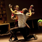 Los actores de Juan Loriente y Gonzalo Cunill durante una de las escenas de 'Daisy'.-E. M.