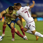 Colombia's Stefan Medina (L) and Venezuela's Darwin Machis vie for the ball during their 2022 FIFA World Cup South American qualifier football match at the Roberto Melendez Metropolitan Stadium in Barranquilla, Colombia, on October 9, 2020, amid the COVID-19 novel coronavirus pandemic. (Photo by Raul Arboleda / POOL / AFP)