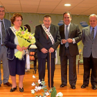 Pablo Trillo junto a la reina y el rey de Casa de la Beneficiencia.-E. M.