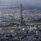 Foto aérea de la Torre Eiffel de París.-TLR/CLA/JK (AFP / KENZO TRIBOUILLARD)