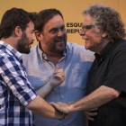 Los diputados de ERC en el Congreso, Joan Tardà y Gabriel Rufián, junto al presidente del partido, Oriol Junqueras.-CARLOS MONTANYES