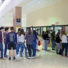 Grupo de alumnos en uno de los centros de la Universidad de Valladolid. MIGUEL ÁNGEL SANTOS
