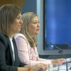 Milagros Marcos y Pilar del Olmo durante el Consejo de Gobierno celebrado ayer.-EL MUNDO