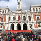 Concentración en el ayuntamiento de Valladolid en repulsa a los atentados de Bruselas.-ICAL