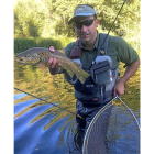 El pescador Alfonso Mazuelas Mata, campeón de España de salmónidos lance.-L. DE LA FUENTE