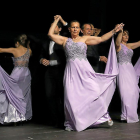 Bailarines durante el espectáculo de ‘Sonsolidario’ en el teatro vallisoletano LAVA.-J.M.LOSTAU